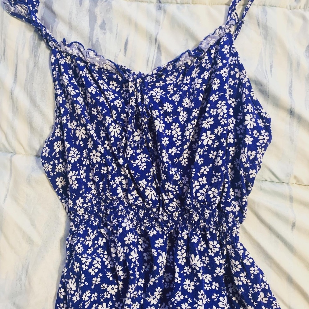 BEAUTIFUL FLORAL WHITE AND BLUE TANK TOP